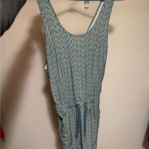 Dress with pockets and tie